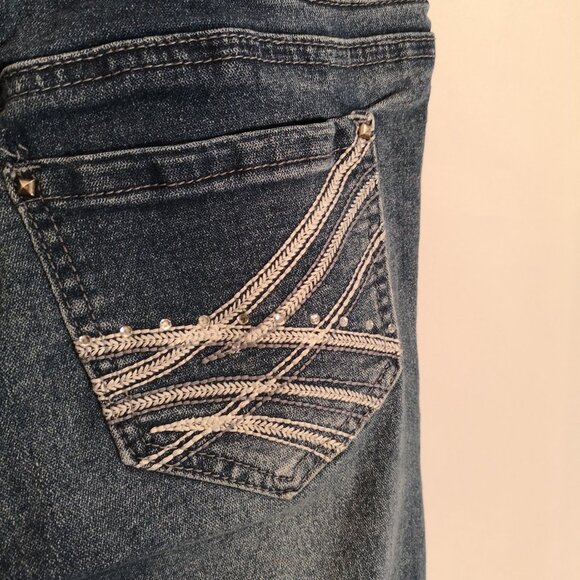 GG Jeans Ladies Size 12 Bermuda Length Pull On Medium Wash Jean Shorts - Picture 4 of 8